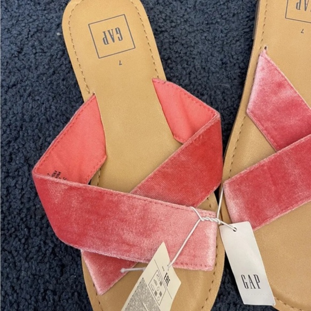 GAP Slides NWT VELVET CRISS CROSS Sz 7 Fabric Pink Womens Sandals Shoes summer‎ - Picture 2 of 9